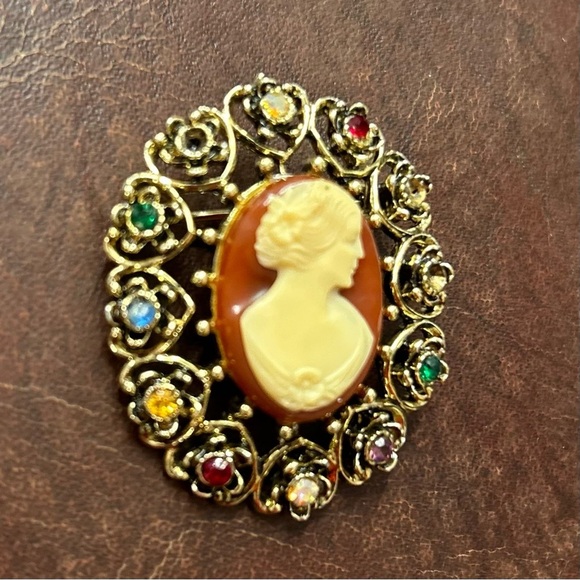 Victorian Cameo Brooch Missing 3 Stones - Picture 2 of 8